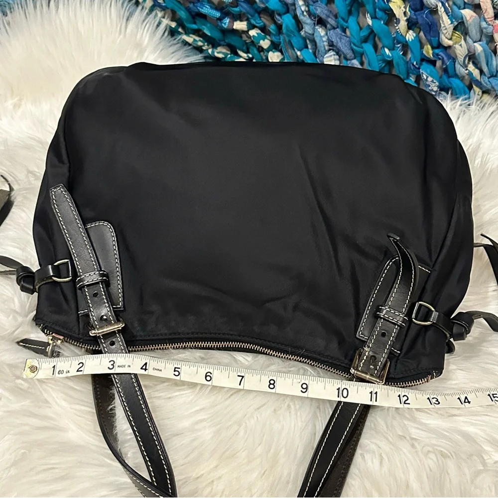 Dooney & Bourke Large Nina Shoulder Handbag Black Nylon Fuschia Lining - Picture 10 of 16